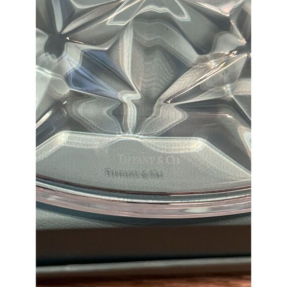 TIFFANY & Co. CRYSTAL PLATE "STARS" 8 1/2"W, W/BOX, EXCELLENT CONDITION - Picture 4 of 5